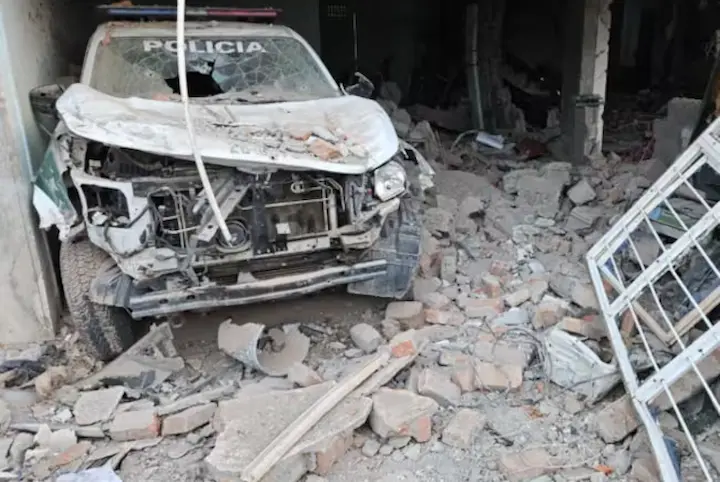 Vehículo de la Policía destruido tras ataque armado de disidencias en Buenos Aires, Cauca