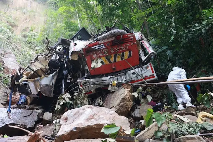Fatal accidente en Antioquia deja 17 muertos, estudiantes regresaban de excursión