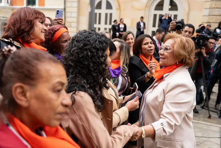 Funcionarias reunidas en jornada por el Día de la Eliminación de la Violencia contra la Mujer