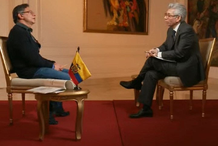 Petro confronta crisis bilateral en entrevista con Daniel Coronell