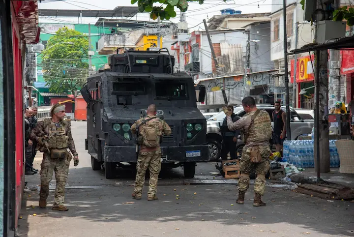 Megaoperativo policial sacude Río de Janeiro y revive ecos de la Operación Orión en Colombia