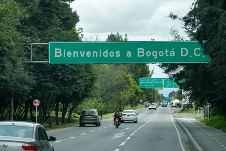 Bogotá endurece el pico y placa para vehículos matriculados fuera de la ciudad a partir de enero de 2026